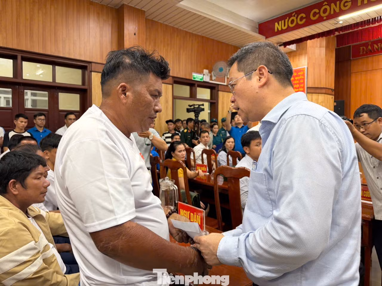 tp-chu-tich-ubnd-da-nang-dong-vien-ngu-dan.jpg
