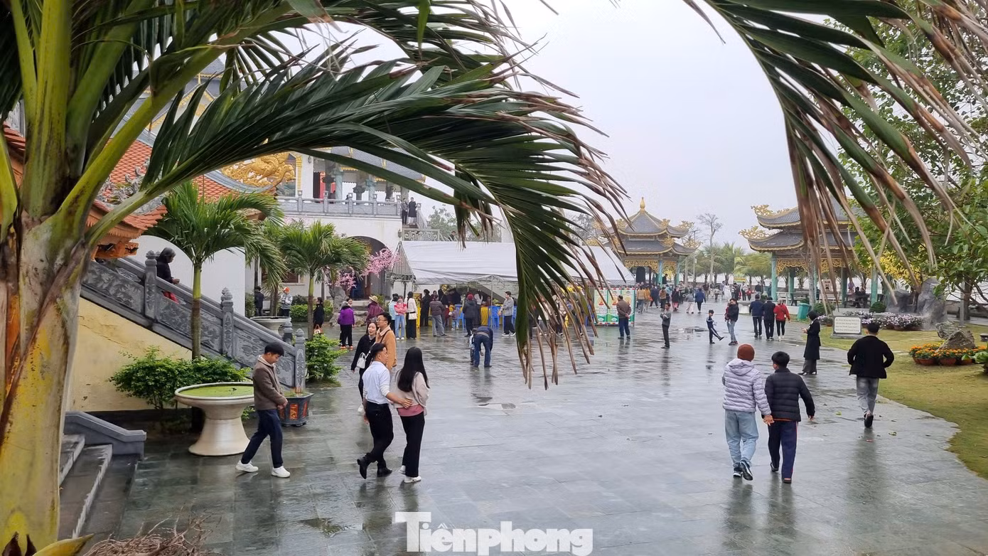 tp-tham-quan-chua-but-10.jpg