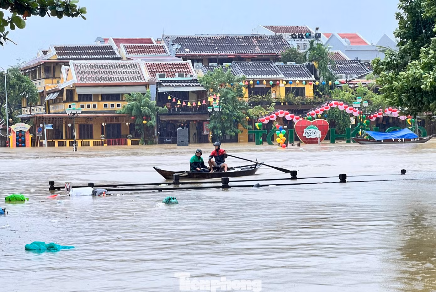 tp-hoi-an-ngap-lut-3.jpg