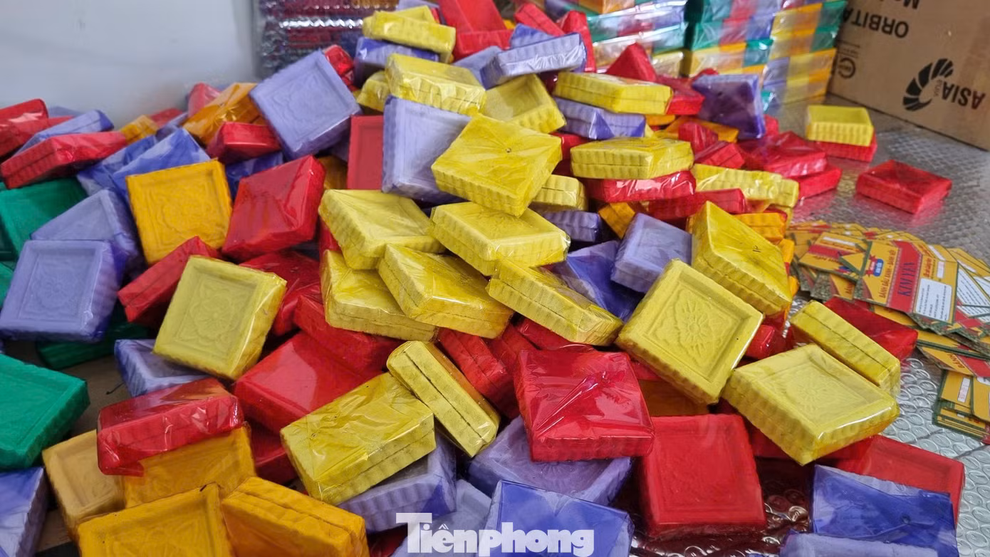 tp-nhung-chec-banh-in-du-mau-sac.jpg