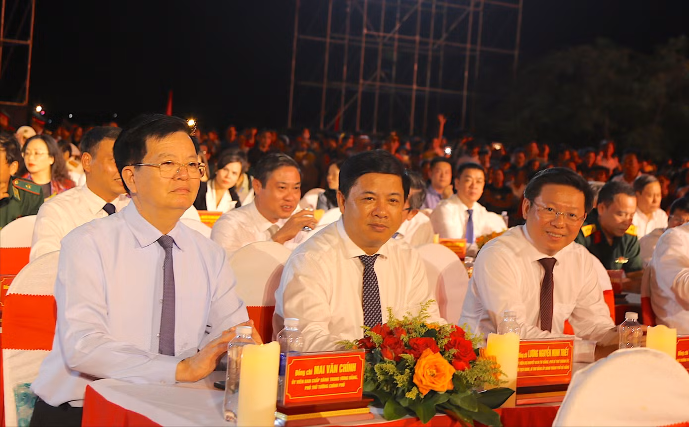 pho-thu-tuong-cp-mai-van-chinh-du-chuong-trinh-le-tri-an-8426.jpg
