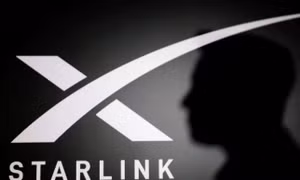 Cựu thủ tướng Israel thừa nhận chuyện lén đưa hàng vạn thiết bị Starlink vào Iran