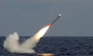 Tổng thống Mỹ Trump để ngỏ khả năng cung cấp tên lửa Tomahawk cho Ukraine
