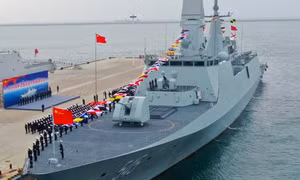 Trung Quốc lần đầu đưa tàu hộ vệ Type 054B tập trận cùng tàu sân bay
