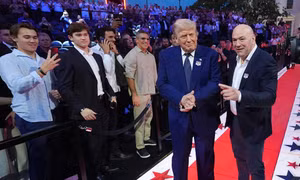 Sinh nhật chưa từng có của Tổng thống Mỹ Trump
