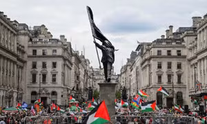London bùng nổ biểu tình kép, Thủ tướng Starmer gánh thêm áp lực