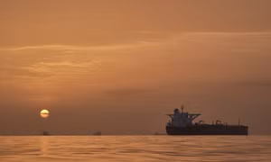 Eo biển Hormuz có thể bị đóng 6 tháng, Tổng thống Trump không đặt thời hạn chiến tranh với Iran