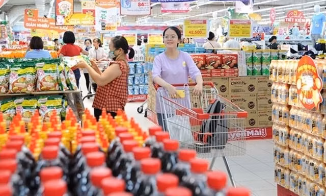 Bộ Công Thương đang tăng cường bảo đảm nguồn cung hàng hóa thiết yếu và công tác kiểm tra, giám sát việc kê khai giá 