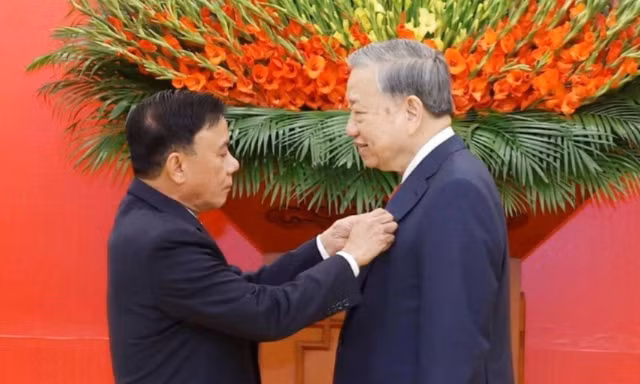 Lễ trao Huy hiệu 45 năm tuổi Đảng tặng Tổng Bí thư Tô Lâm