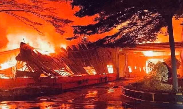 ‘Biển lửa’ bao trùm công ty gỗ rộng hơn 1,7 ha ở TPHCM