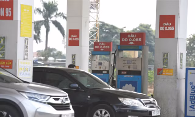 Bán xăng E10: Vì sao nhiều doanh nghiệp tư nhân còn dè dặt?