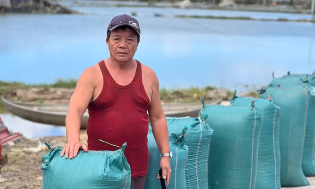 Ngậm ngùi nhìn tài sản bị bão ‘nuốt chửng’