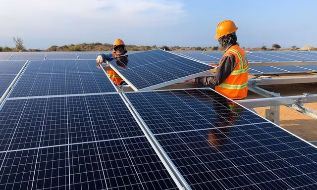 Doanh nghiệp loay hoay trong 'ma trận' thủ tục điện mặt trời mái nhà 