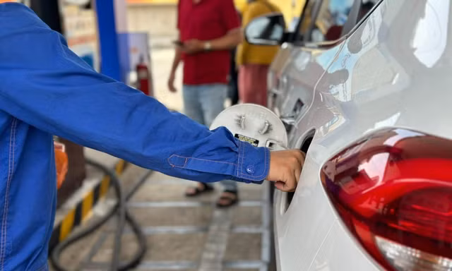Trao quyền định giá xăng dầu cho doanh nghiệp: Vẫn thị trường 'nửa vời'?