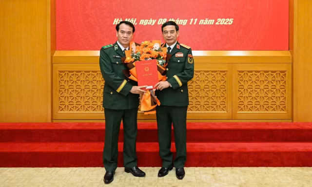 Đại tướng Phan Văn Giang trao quyết định bổ nhiệm Tư lệnh Bộ đội Biên phòng