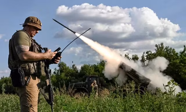 Phía sau những tuyên bố trái ngược của Nga và Ukraine về tình hình chiến trường