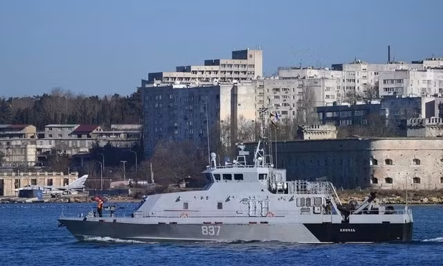 Ukraine tấn công hàng loạt mục tiêu ở Crimea chỉ trong một đêm