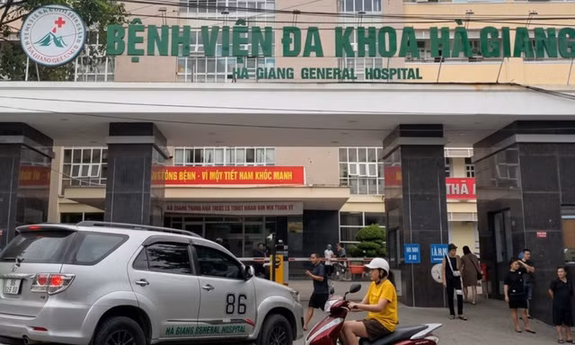 Bị phản ánh 'vừa nghe nhạc vừa vặn chân bệnh nhân', Bệnh viện Đa khoa Hà Giang nói gì?