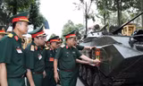 Kiểm tra xe, pháo quân sự trước giờ tổng hợp luyện tại Quảng trường Ba Đình