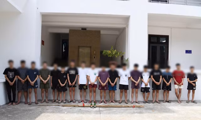 Camera AI ‘tóm gọn’ nhóm học sinh tụ tập mang theo hung khí