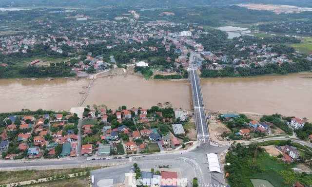 Hình ảnh cầu Phong Châu trước ngày khánh thành