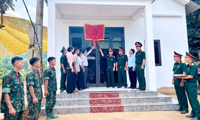 Bàn giao nhà cho người dân bị ảnh hưởng bởi mưa lũ ở Sơn La