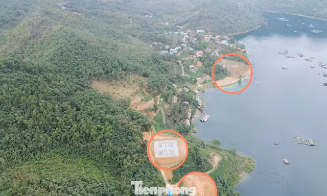 Cận cảnh công trình bạt núi, xây kè lấn chiếm hồ Hòa Bình ở Phú Thọ