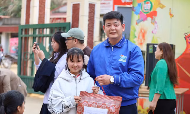 Tuổi trẻ Sơn La chung tay chăm lo Tết cho người dân, học sinh nghèo