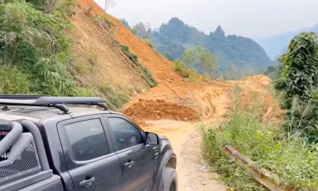 Phú Thọ: Đường sạt lở chưa được khôi phục, đảo lộn cuộc sống hàng nghìn dân 