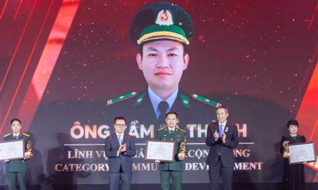 Người lính truyền lửa xóa đói giảm nghèo nơi biên cương