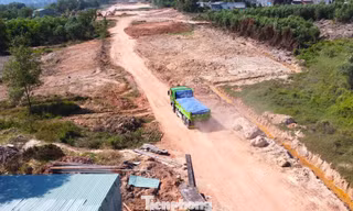 Cận cảnh thi công chỗ ở cho các hộ dân bị giải tỏa để làm đường Vành đai 3 TPHCM 