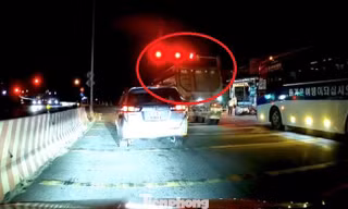 Phạt 19 triệu đồng với tài xế xe đầu kéo vượt đèn đỏ