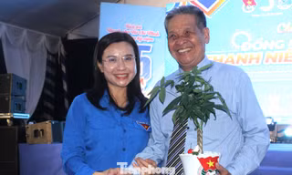 Khách mời đặc biệt trong chương trình 'Đồng hành cùng thanh niên công nhân'