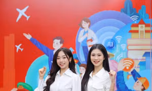 Dàn người đẹp Hoa hậu Việt Nam hân hoan chào mừng Đại hội Đảng lần thứ XIV