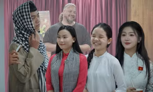 "Con trai" Kiều Minh Tuấn xuất hiện tại buổi tuyển diễn viên phim điện ảnh Đất Đỏ