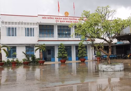 Bí thư bày tiệc cưới con ở trụ sở trần tình