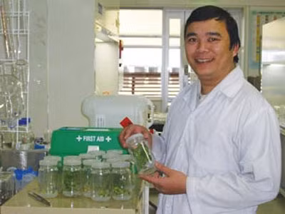Nghiên cứu sinh Cao Đình Hùng trong phòng thí nghiệm tại Úc. Ảnh: nhân vật cung cấp