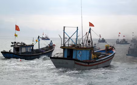 Cứu hộ gấp 14 ngư dân gặp nạn ở Hoàng Sa
