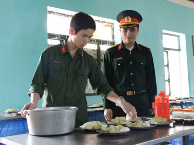 Anh nuôi của 700 chiến sĩ