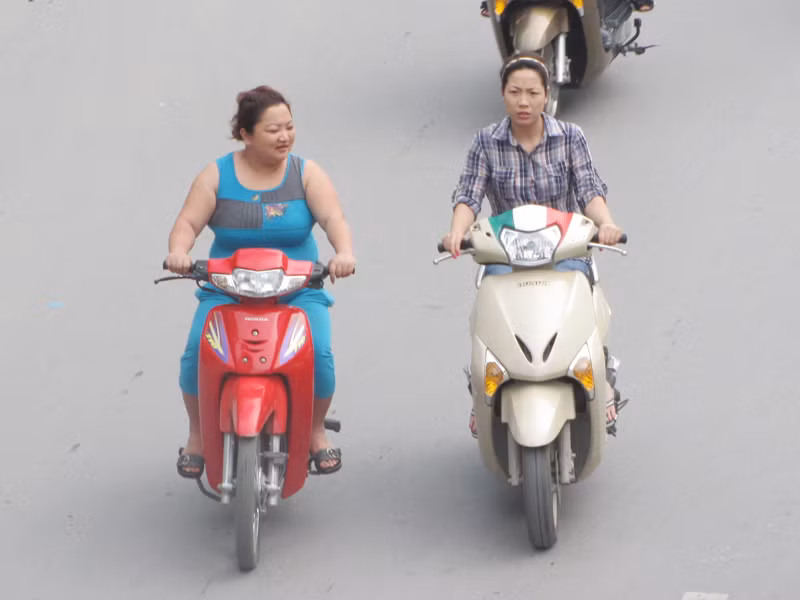 Đầu trần, đèo ba vi vu ngày lễ