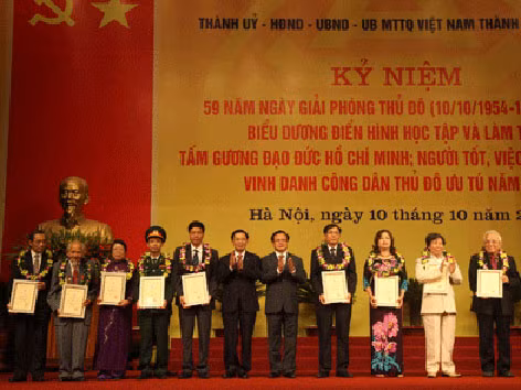 Vinh danh hơn 1.000 cá nhân, tập thể
