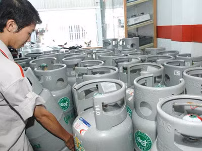 Nâng thuế, giá gas tăng trở lại
