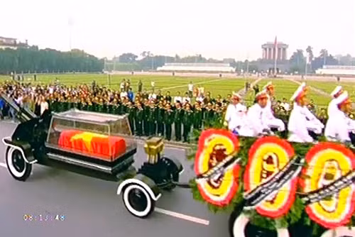 Video: Linh cữu Đại tướng qua các tuyến phố Hà Nội