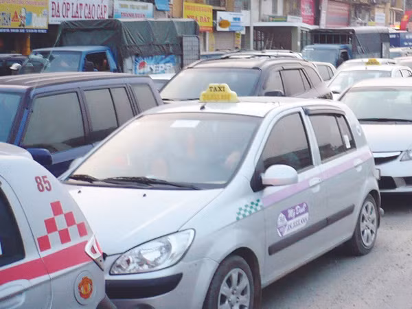 Đề xuất cấm ô tô cá nhân 5 ngày/tuần