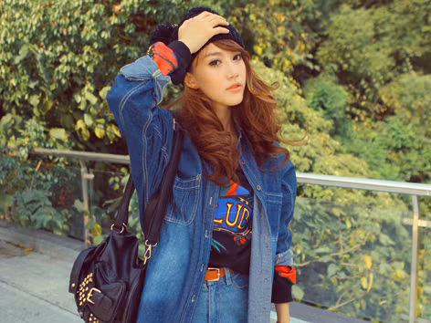Chất lừ với sơ mi denim