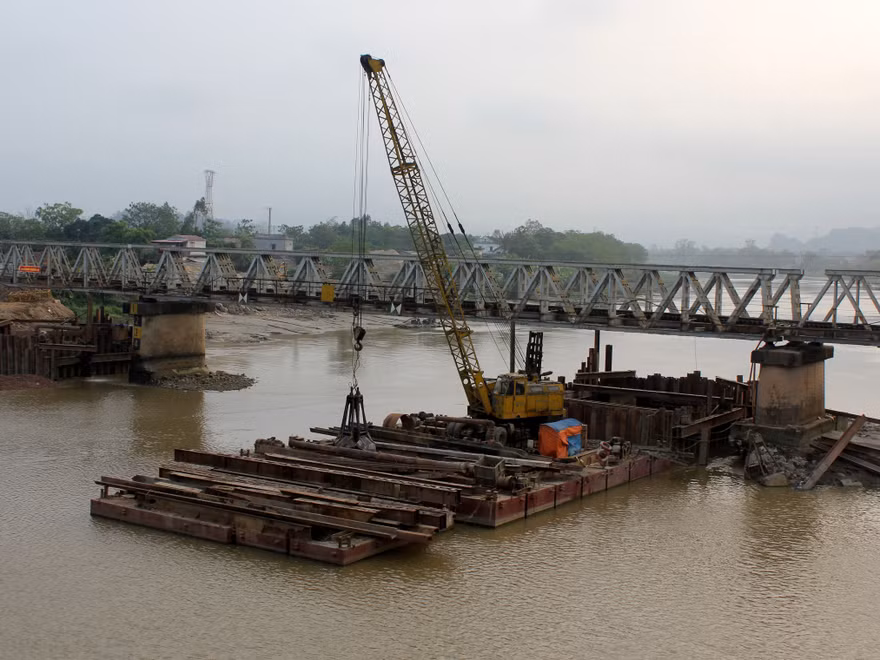Dừng tàu vì phát hiện có bom