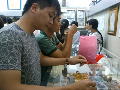 Độc quyền vàng: Khó kiểm soát giá