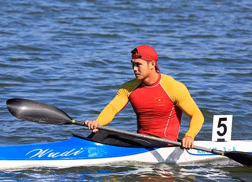 Clip: Thành Quang giành HCB Canoeing