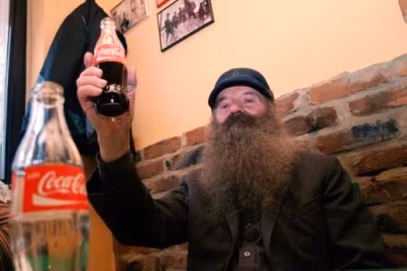 Suốt 40 năm chỉ uống Coca-Cola