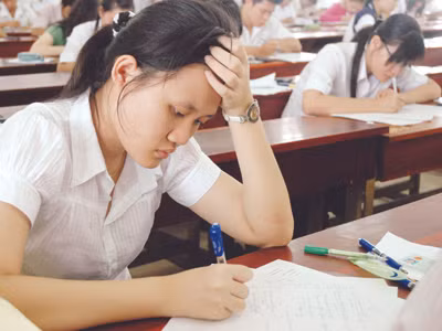 Thí sinh làm bài thi vào Đại học Tôn Đức Thắng mùa tuyển sinh 2010	Ảnh: Quang Phương